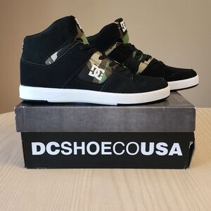 Men's DC high-top camo sneakers men's size 9